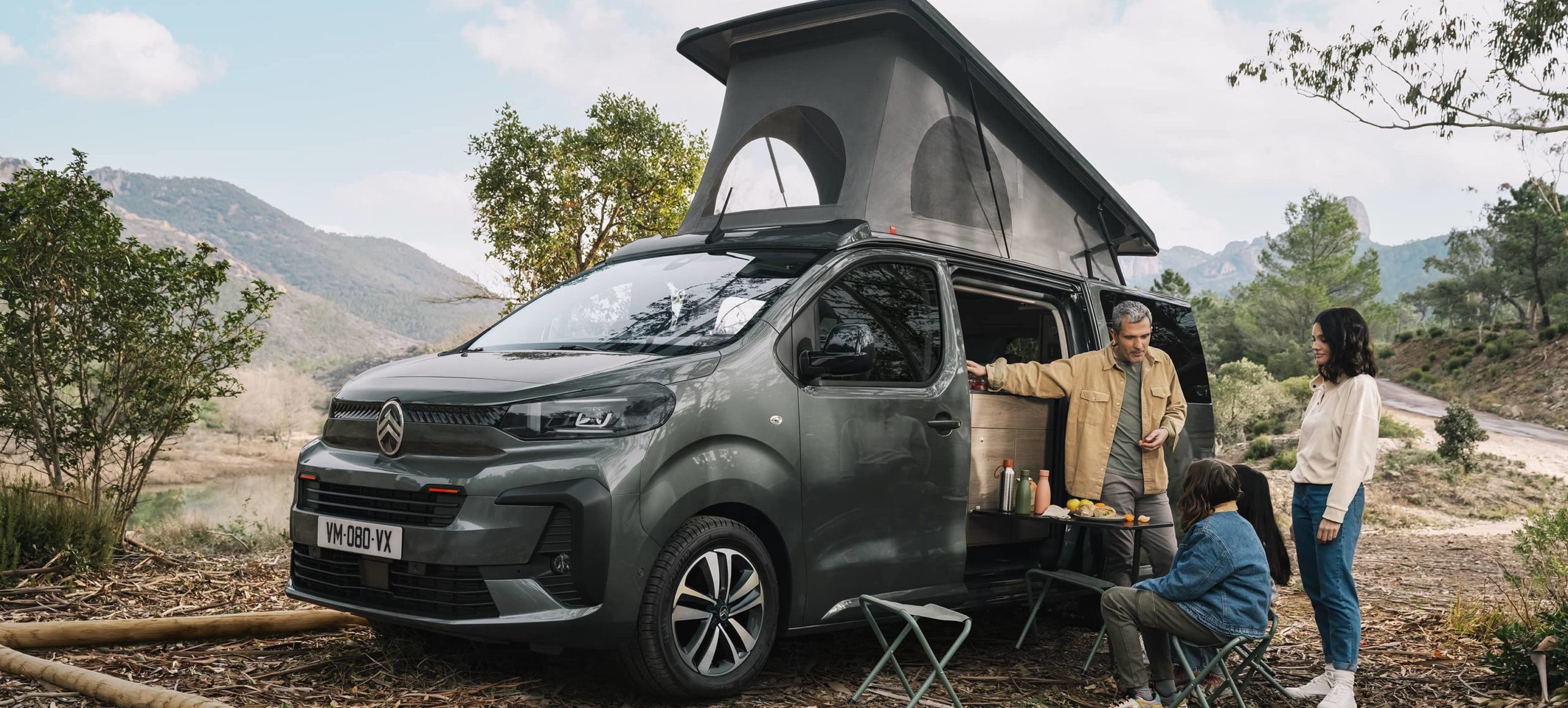 gta mobilité drome ardèche vaucluse voitures électriques hybrides location courte durée véhicules neufs d'occasionDS3-crossback-voiture-premium-suv-compact-ardeche&