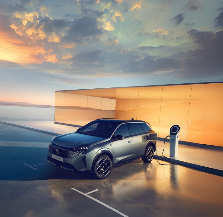 peugeot voiture véhicule particuliers valence drome ardèche 5008 hybride électrique